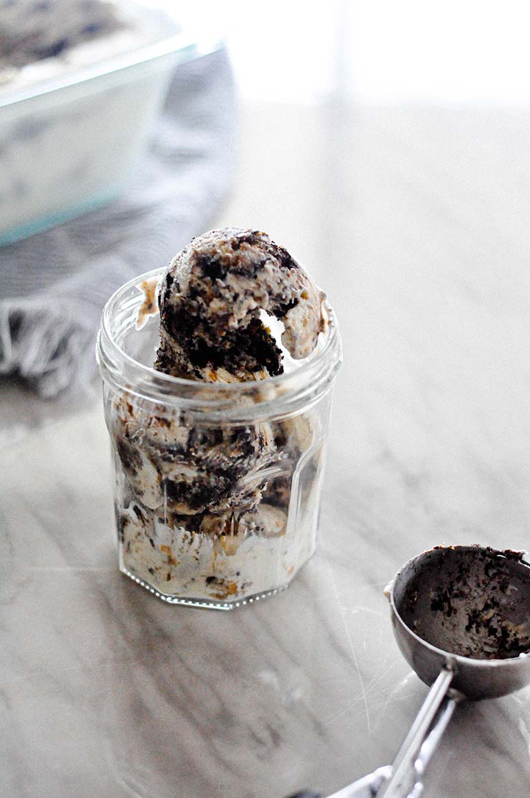 This No-Churn Milk & Cookies Ice Cream is creamy vanilla ice cream loaded with chocolate chip cookie & chocolate cookie sandwich crumbles. And no ice cream maker needed! #nochurnicecream #icecreamrecipe #summerdessert #easydessertrecipe